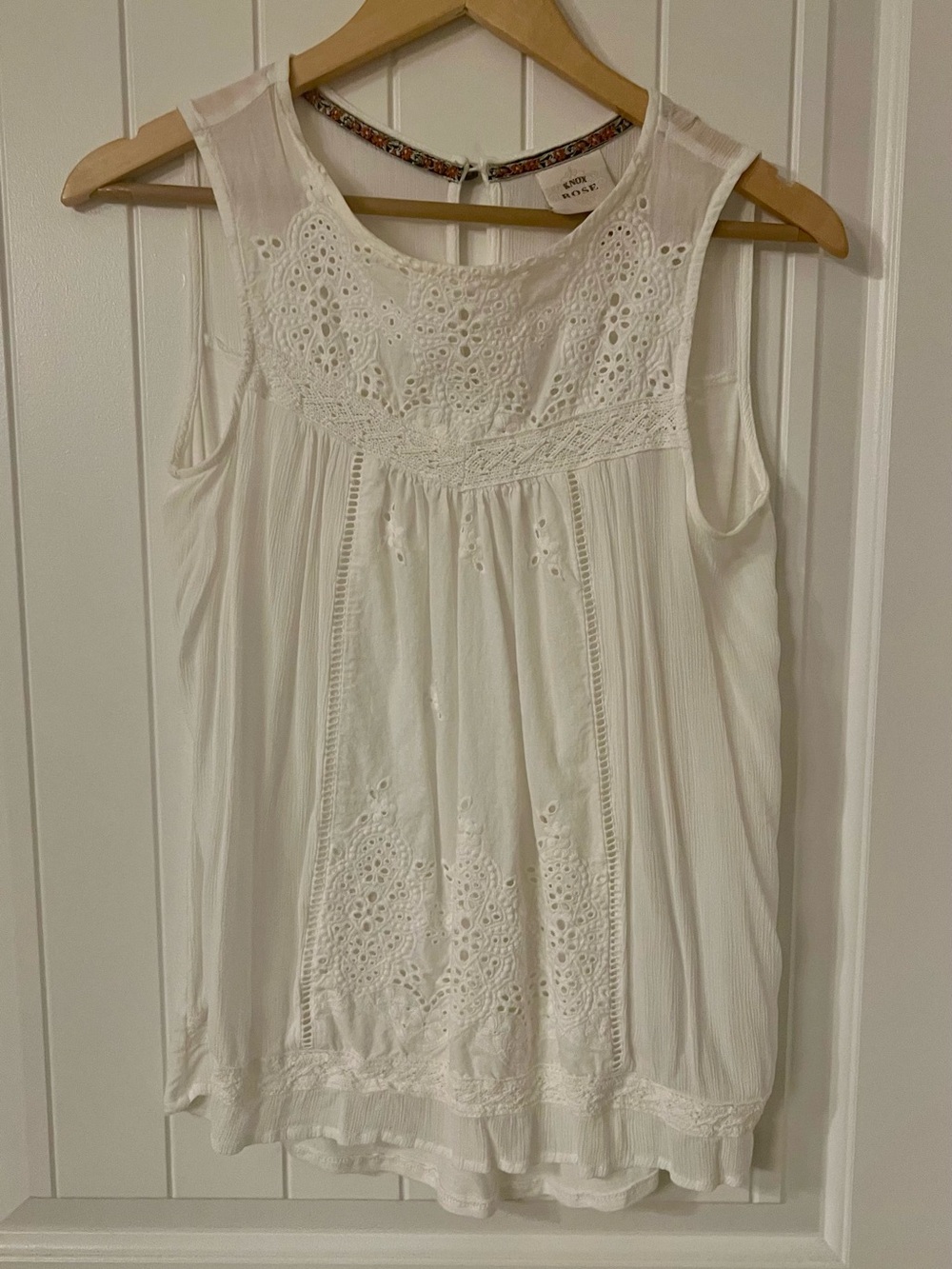 Knox Rose White Eyelet Crochet Sleeveless Tank
